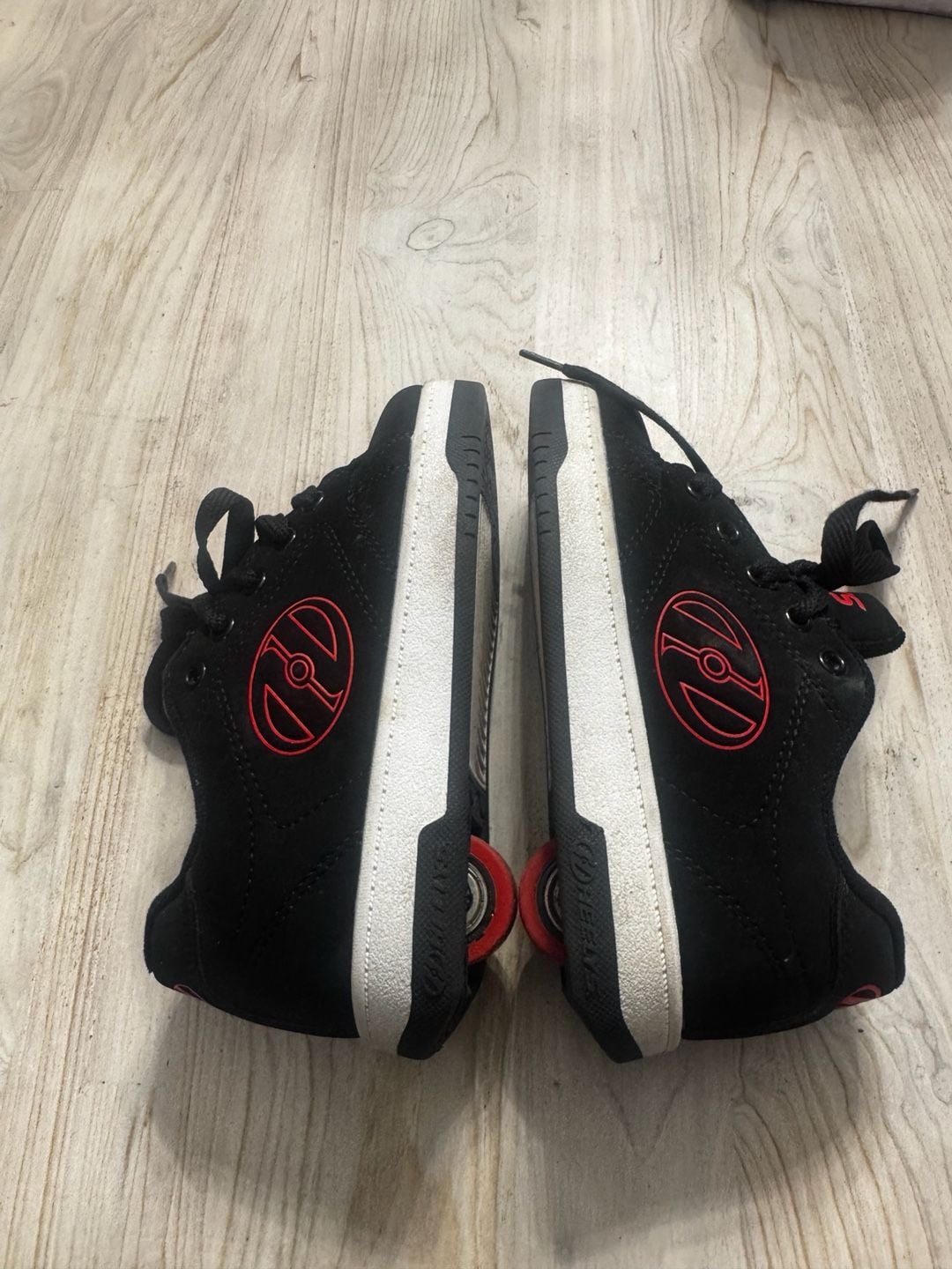 Heelys Propel 2.0 Black and Red Youth Size 1 Roller Shoes Sneakers - See Photos for Condition - Flaw 8