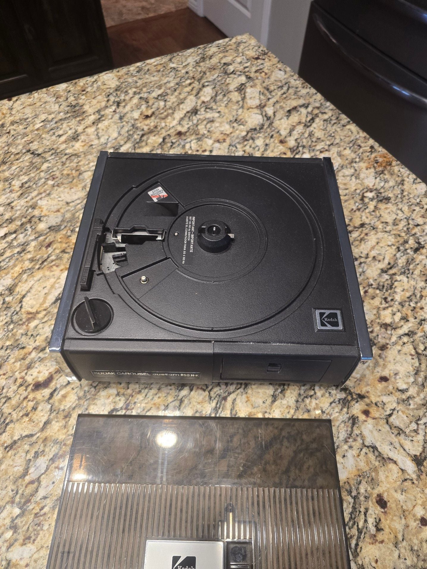 Vintage Kodak Carousel Custom 850 H-K Auto Focus Slide Projector 2