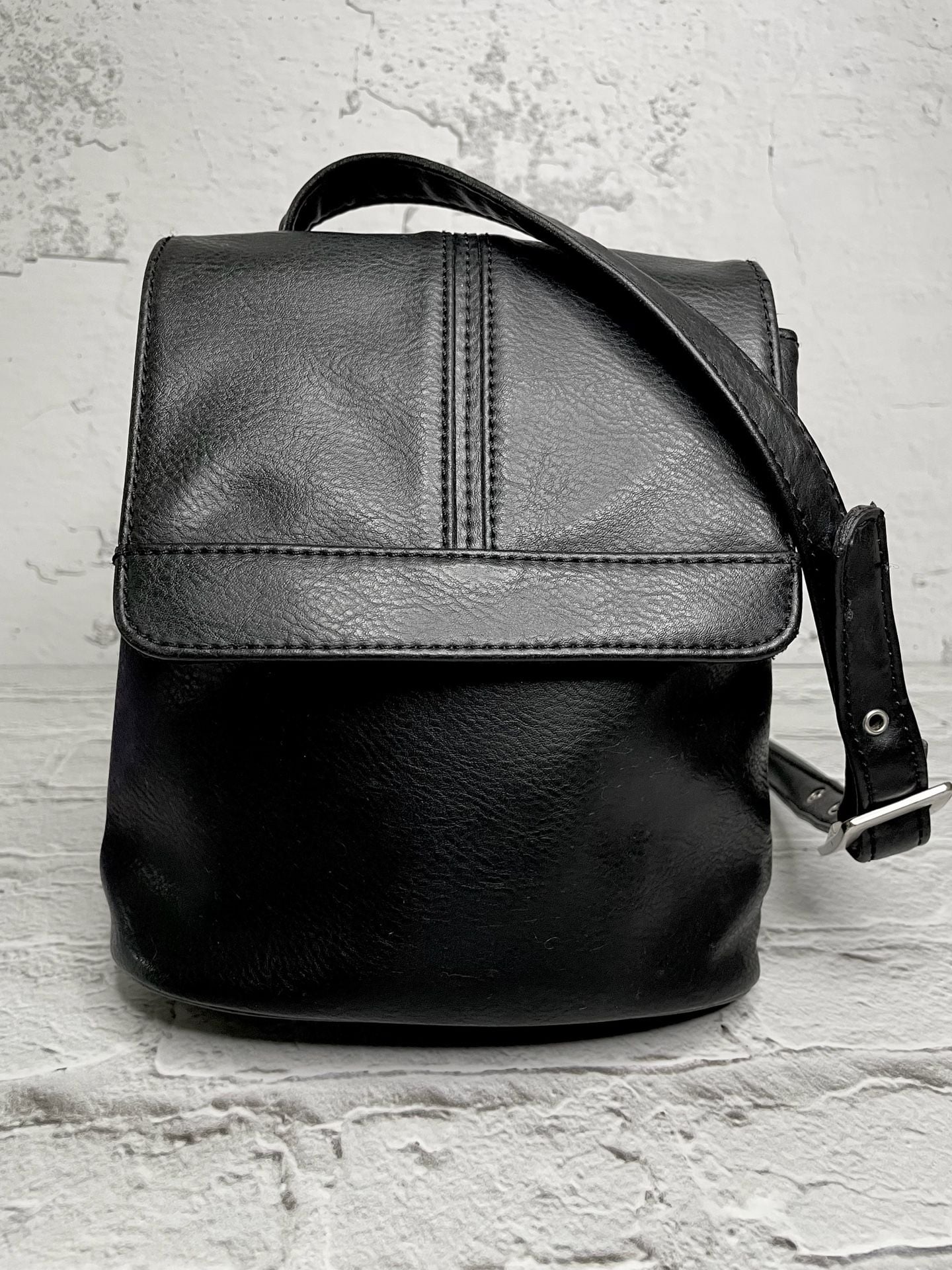 Vintage Liz Black Faux Leather Small Crossbody Bag 2