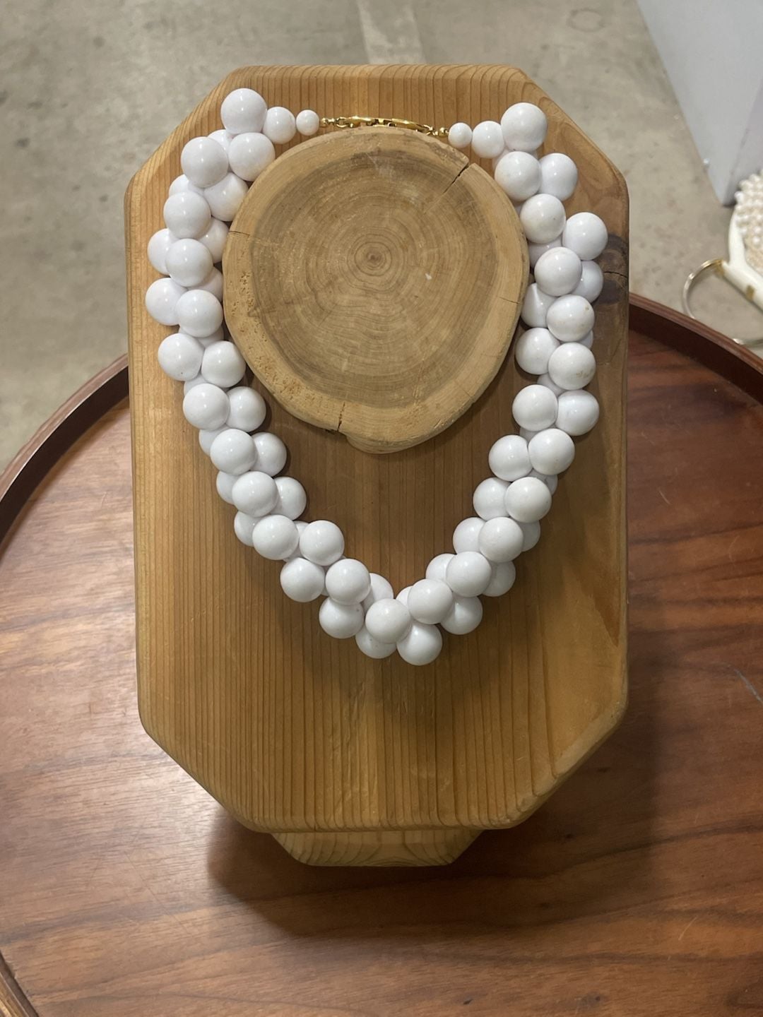 Vintage Napier Two Strand White Lucite Chunky Beaded Necklace Gold Tone Clasp 2