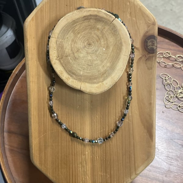 Unbranded Faceted Crystal and Glass Beaded Necklace with Aurora Borealis Accents
