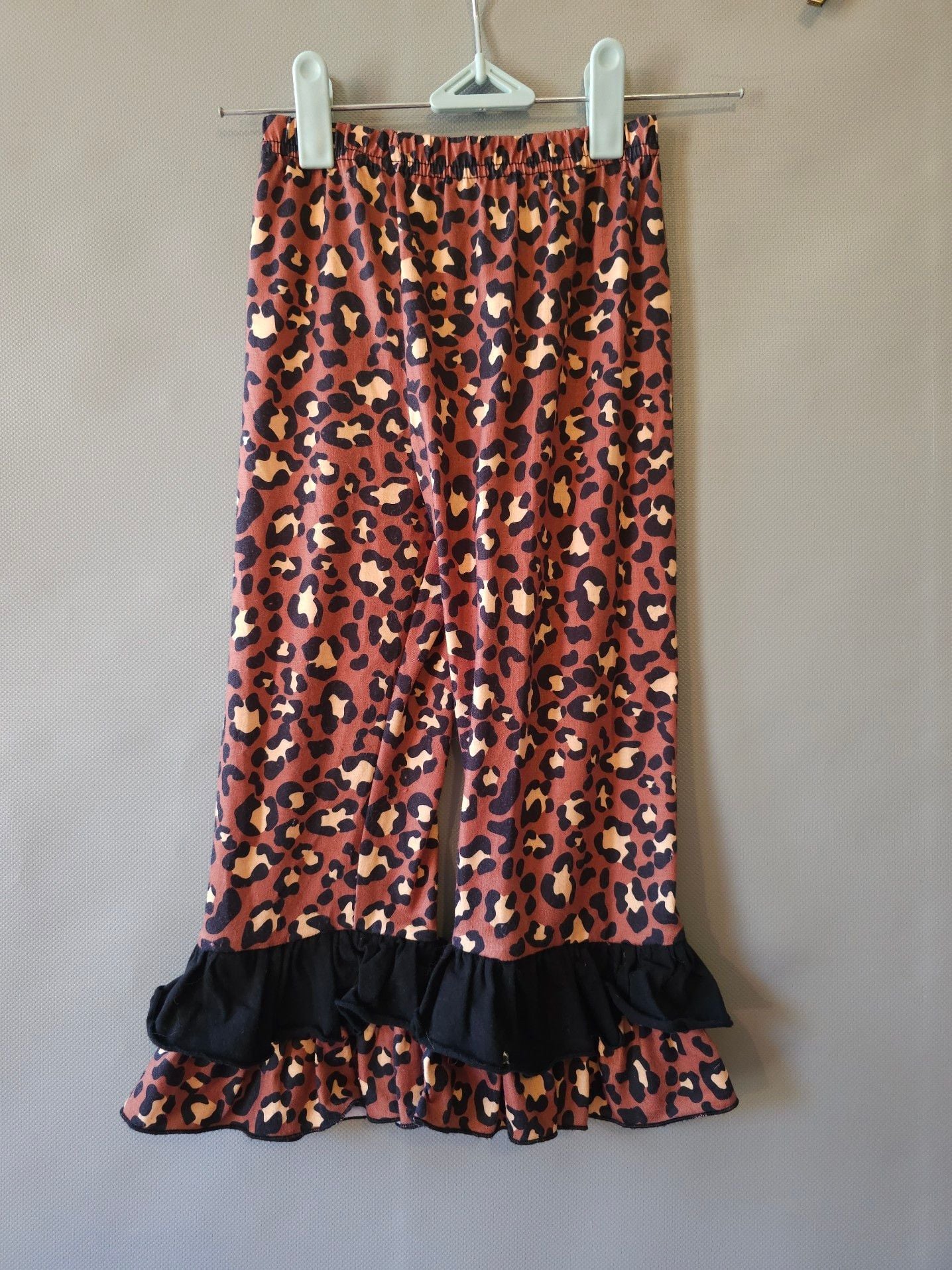 Toddler Girls Leopard Print Bell Bottom Pants with Black Ruffle Hem Size 3T 2