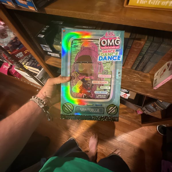 L.O.L. Surprise! O.M.G. Dance Dance Dance Virtuelle Fashion Doll with 15 Surprises