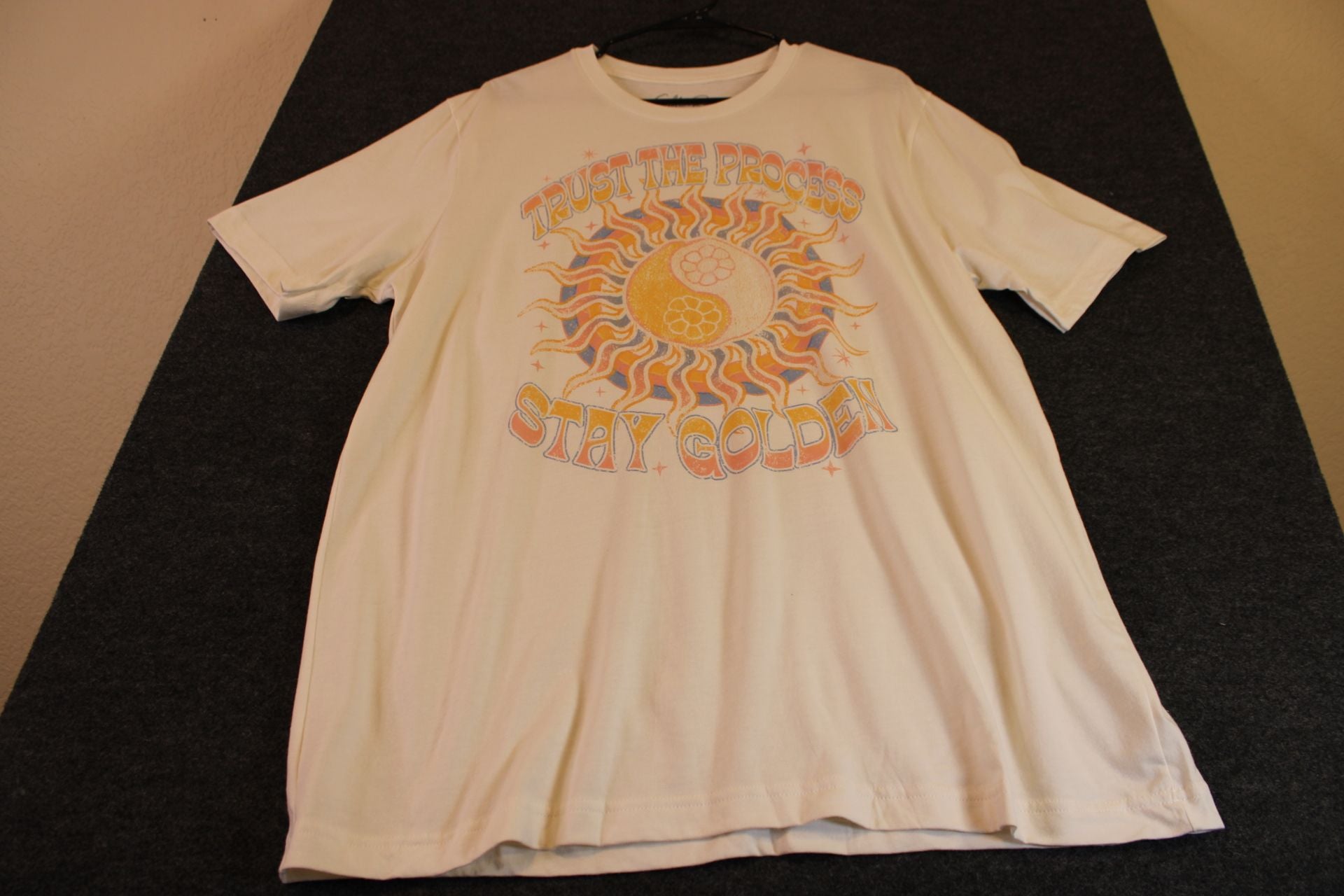 Graphic T-Shirt Trust The Process Stay Golden Sun Yin Yang 3