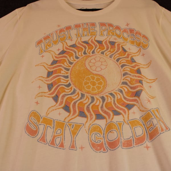 Graphic T-Shirt Trust The Process Stay Golden Sun Yin Yang
