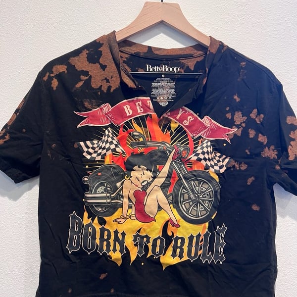 Betty Boop Top Womens M Bettys Biker Born To Rule Motorcycle Cropped T Shirt New y2k Graphic