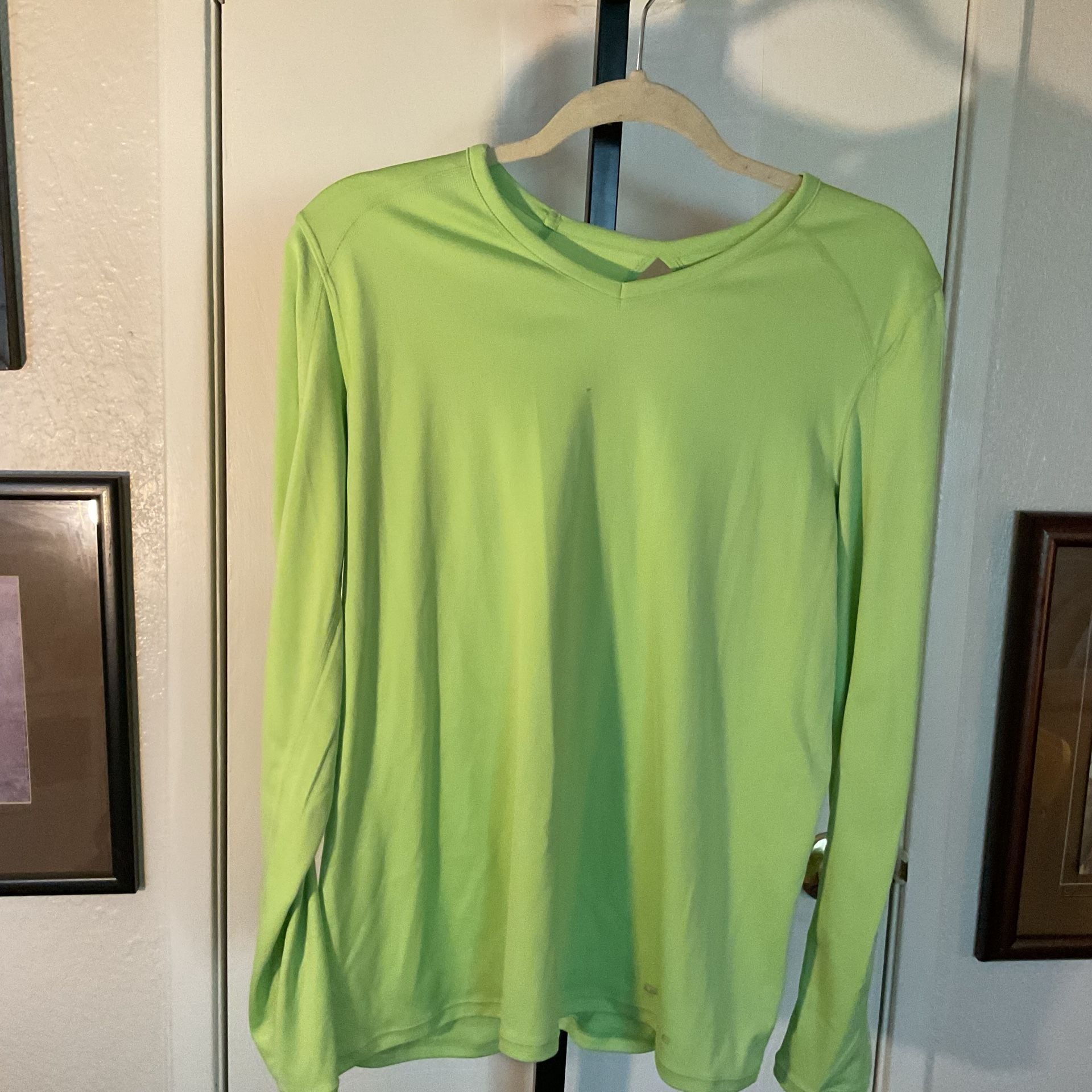 GoLite Women's Green Long Sleeve V-Neck Athletic Workout Shirt Size L 4