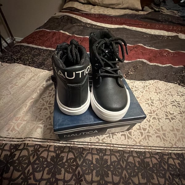 Nautica Boys Black High Top Sneakers with Box