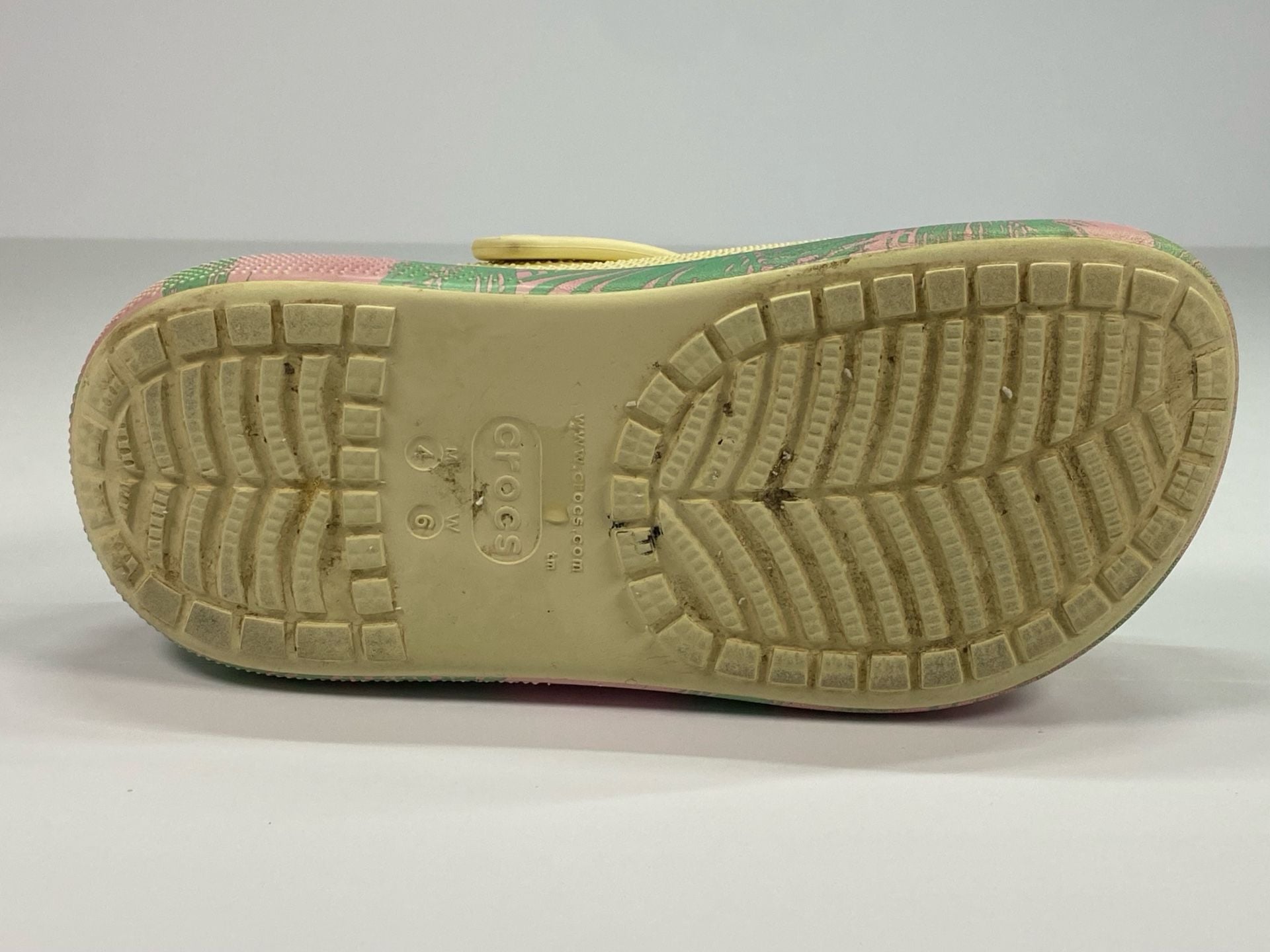 Crocs Classic Crush Clog Platform Sandals Pink and Green Palm Leaf Graphic 14