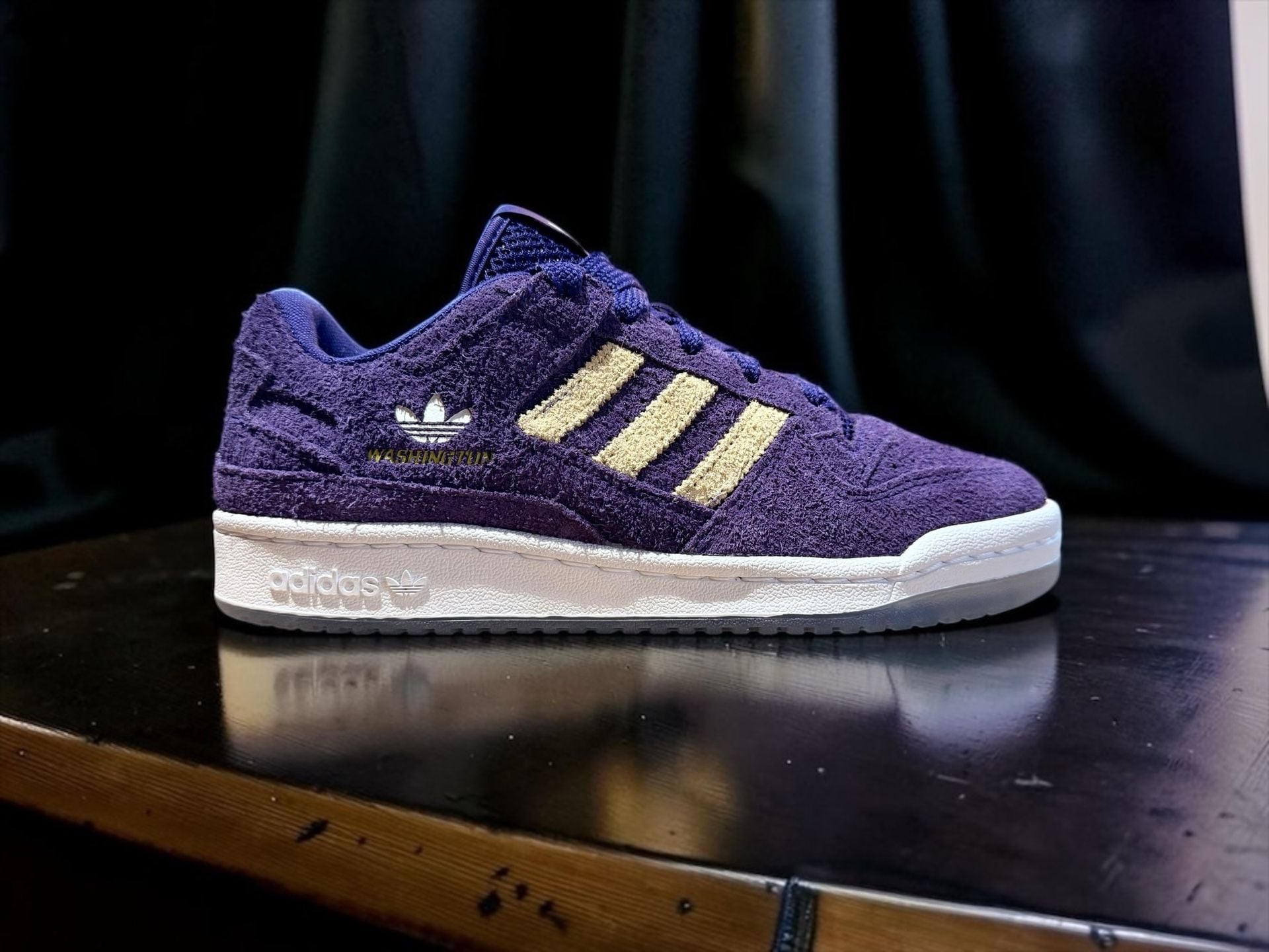 Adidas Forum Low CL Washington Huskies NCAA Purple Cream Sneakers HQ7474 2
