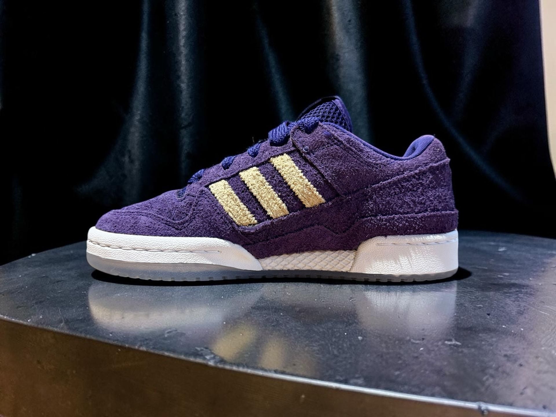Adidas Forum Low CL Washington Huskies NCAA Purple Cream Sneakers HQ7474 3