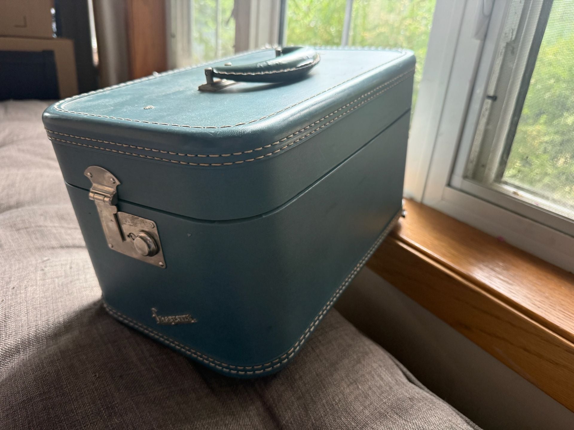Vintage American Tourister Tri-Taper Blue Vinyl Train Case Travel Luggage 2