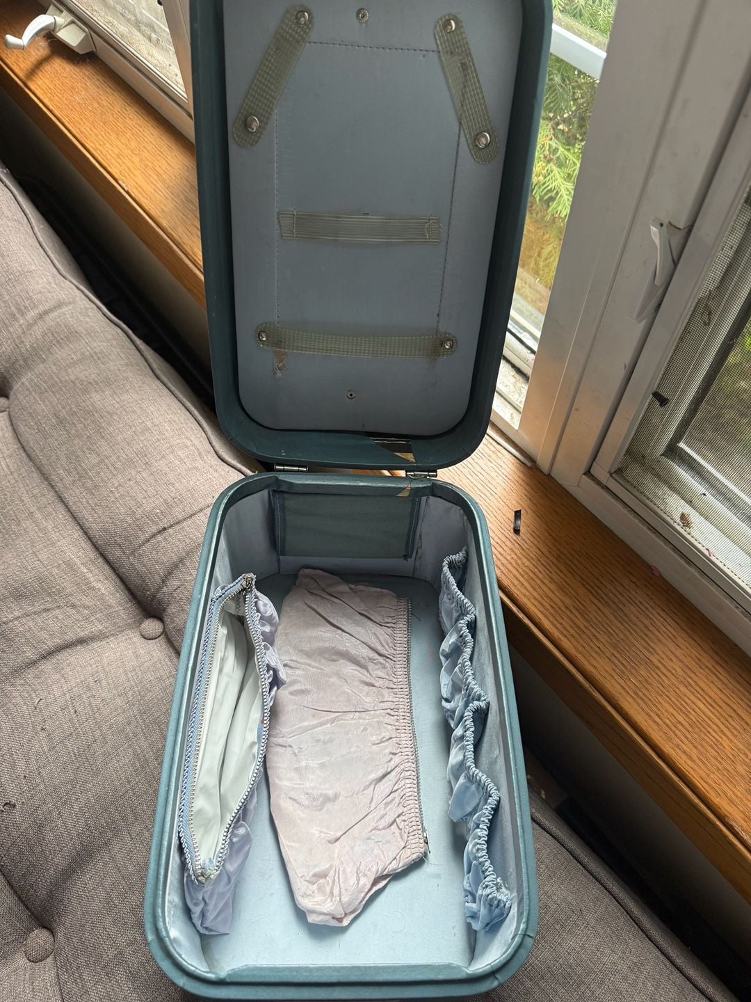 Vintage American Tourister Tri-Taper Blue Vinyl Train Case Travel Luggage 6