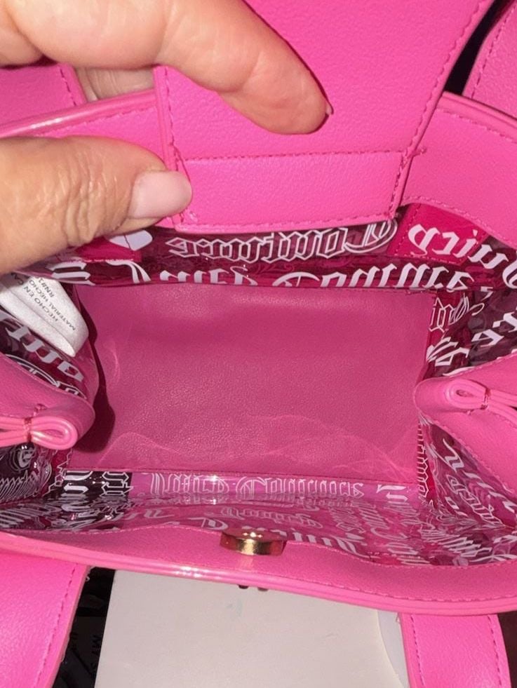 Cream obsession crossbody juicy couture bag. 6