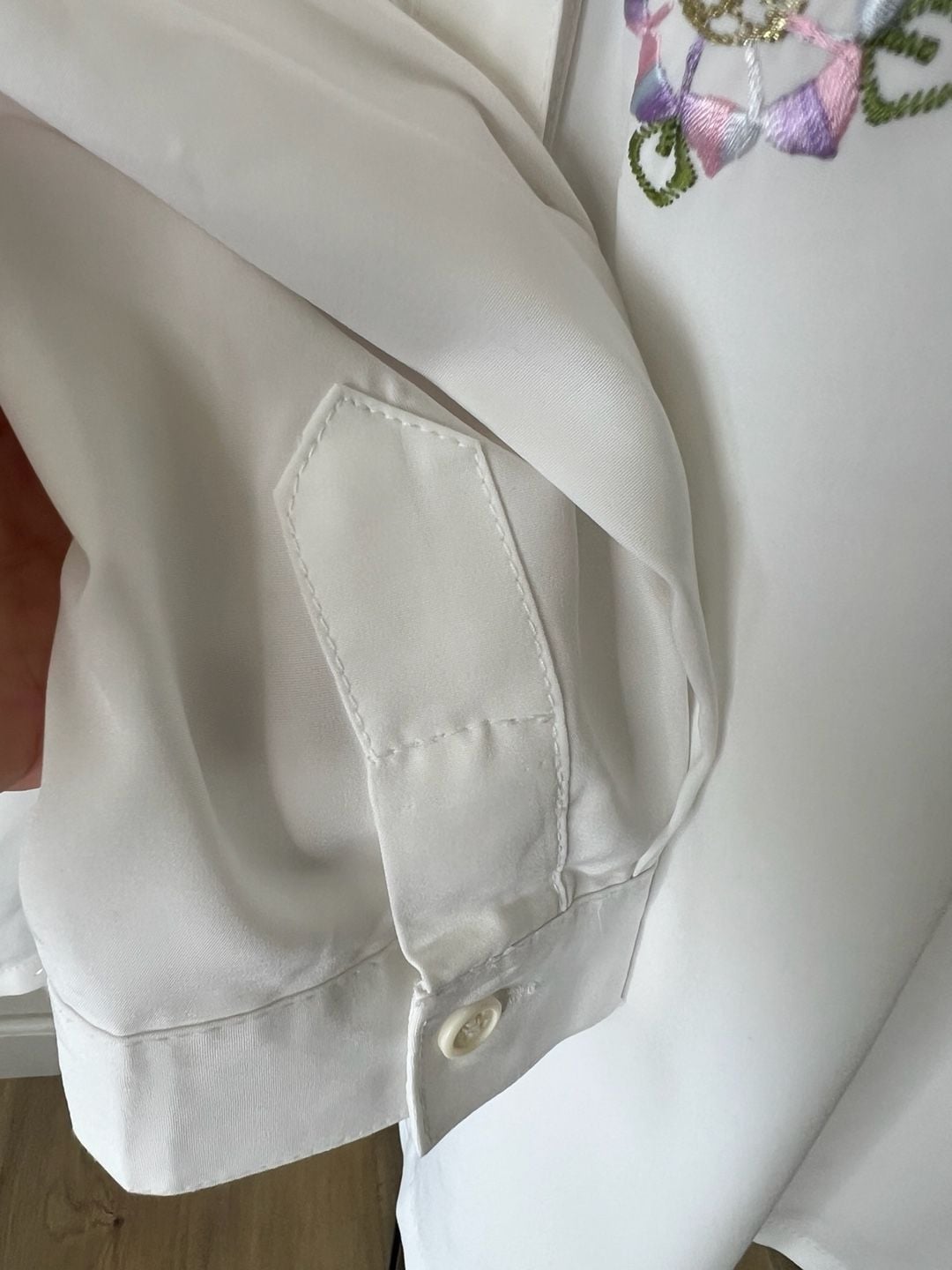 Vintage Grandmacore White Long Sleeve Button-Down Shirt with Floral Embroidery 6