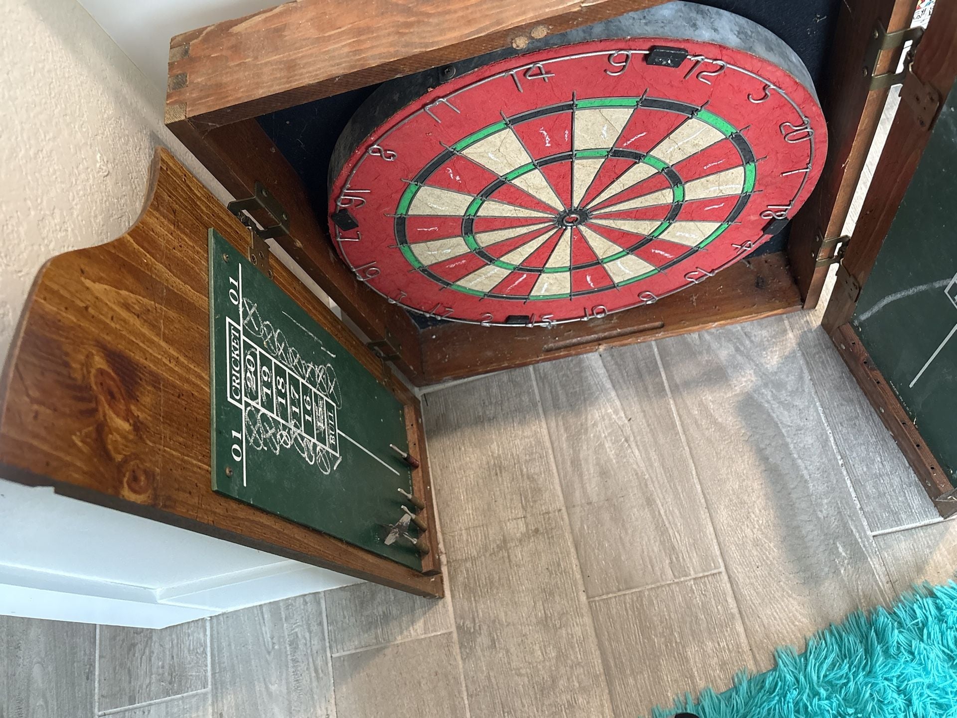 Marlboro Wooden Dartboard Cabinet Set (local) 2