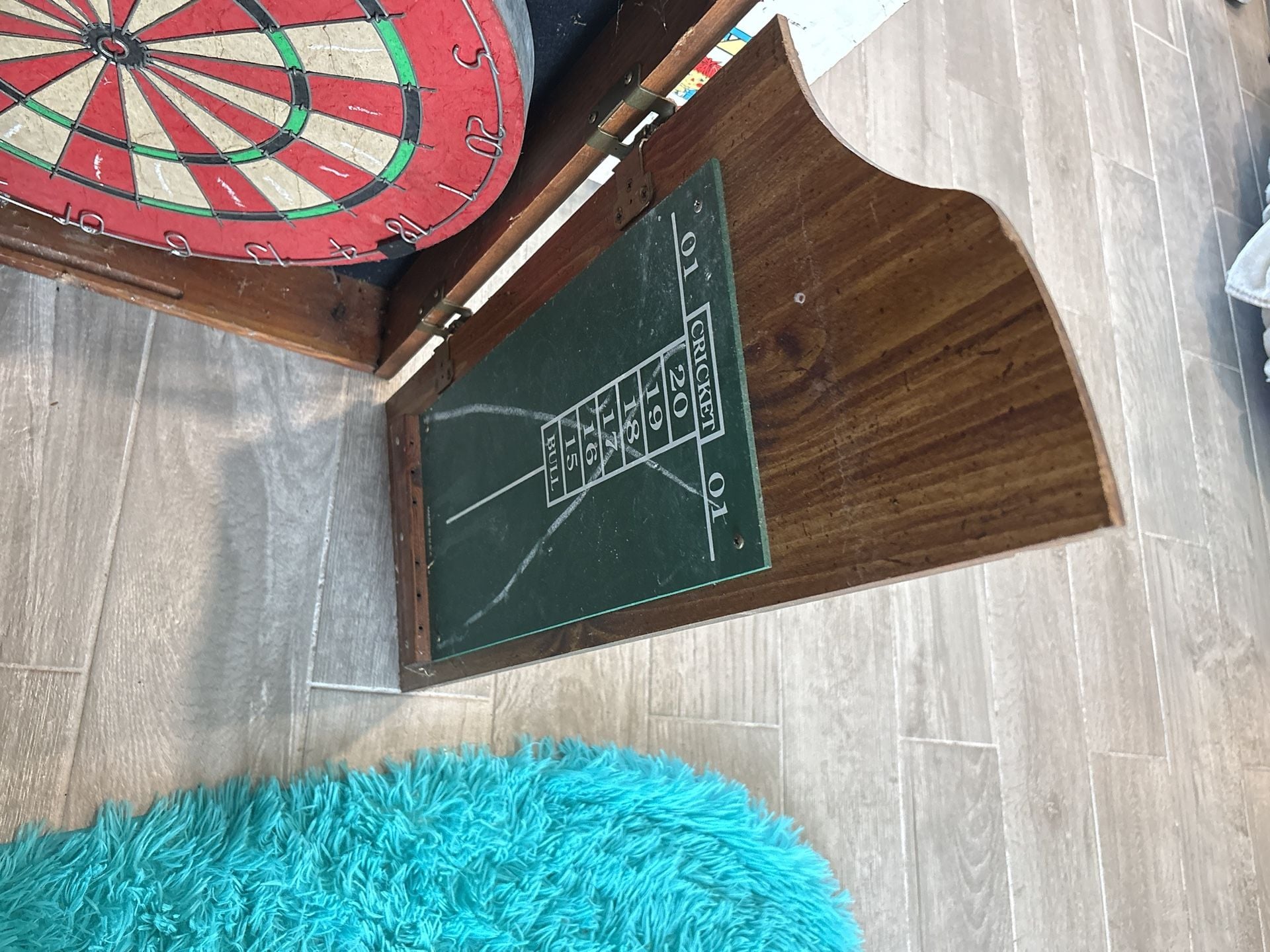 Marlboro Wooden Dartboard Cabinet Set (local) 3