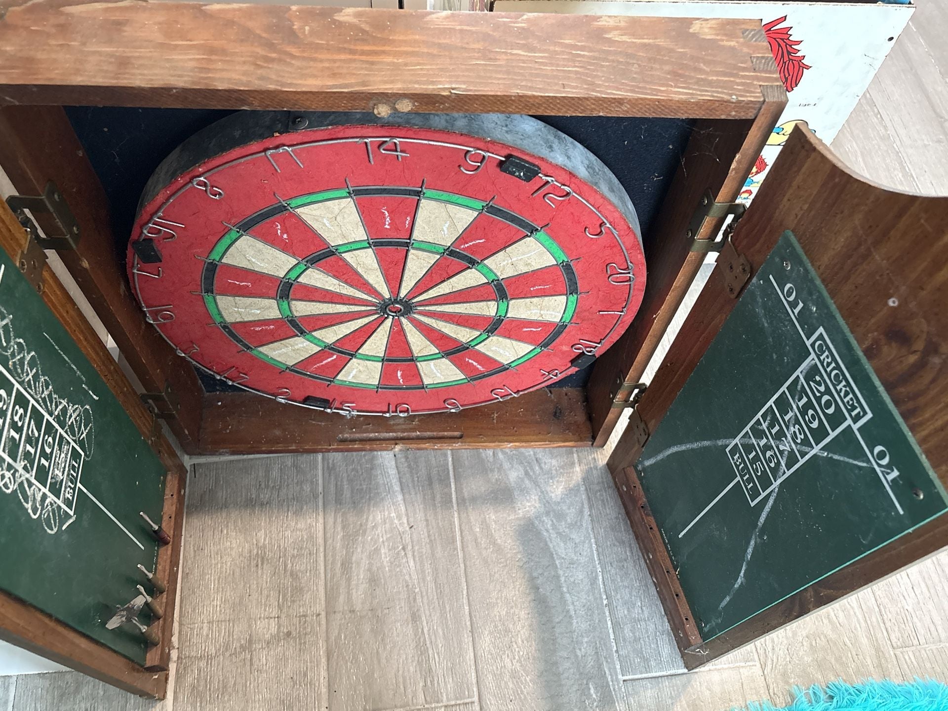 Marlboro Wooden Dartboard Cabinet Set (local) 4