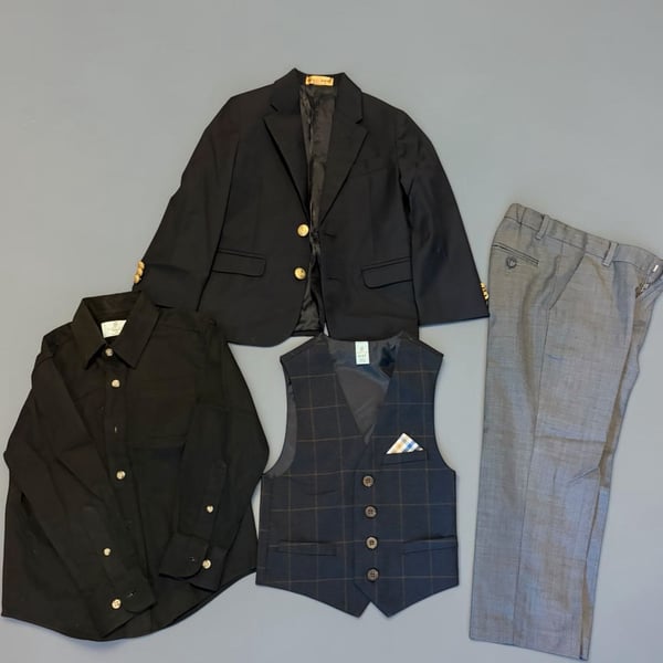 Class Club Boys 4-Piece Suit Set Blazer Vest Shirt Pants size 4/5