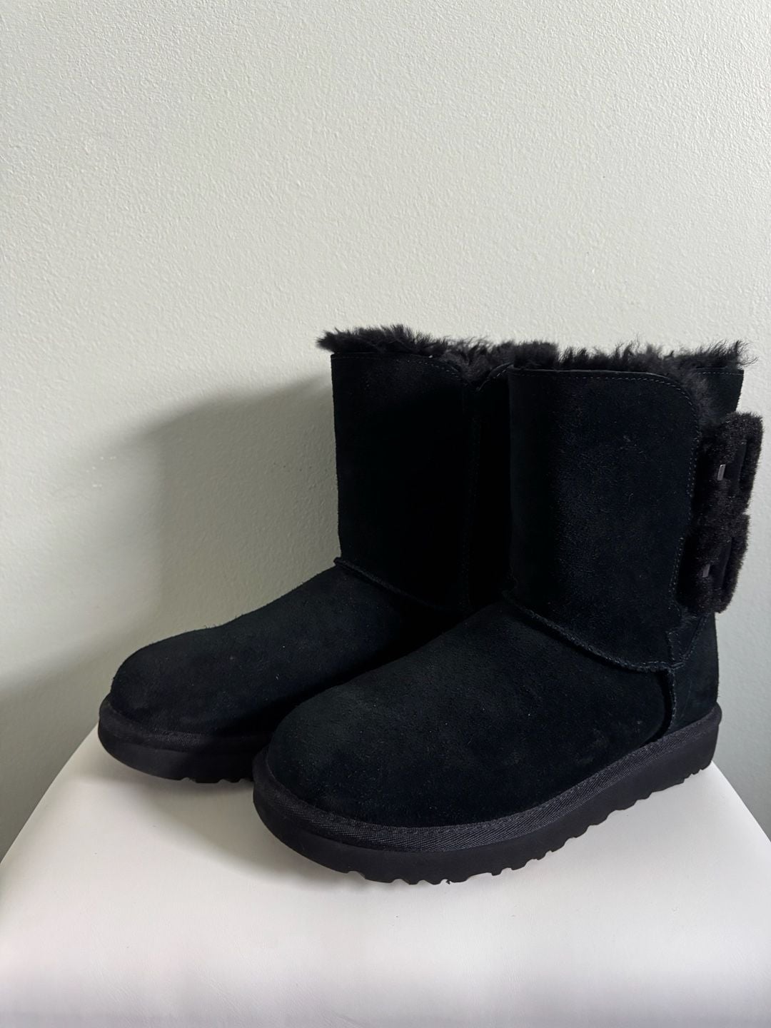 UGG Classic Mini Twist Bow Black Suede Fur Ankle Boots Size US 7 2