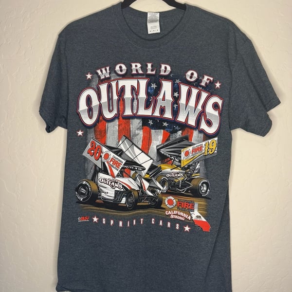 Gildan World of Outlaws California Fire Relief Tour Cars Graphic T-Shirt Medium
