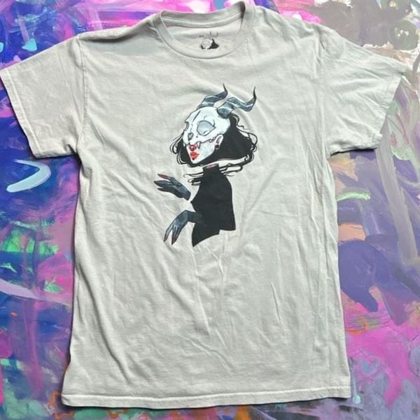 Goodie Two Sleeves KGAZ Art Horn Lady Graphic T-Shirt Medium