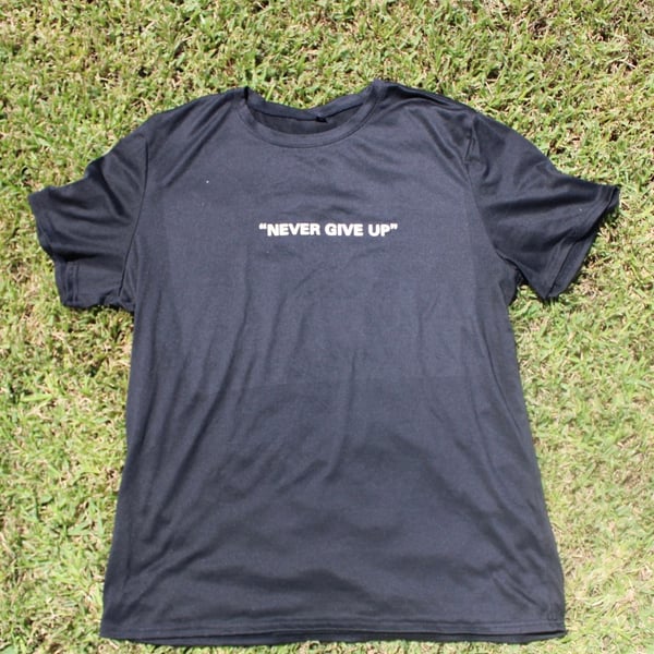 “Never Give Up”Graphic Print Black Short Sleeve T-Shirt Size XL