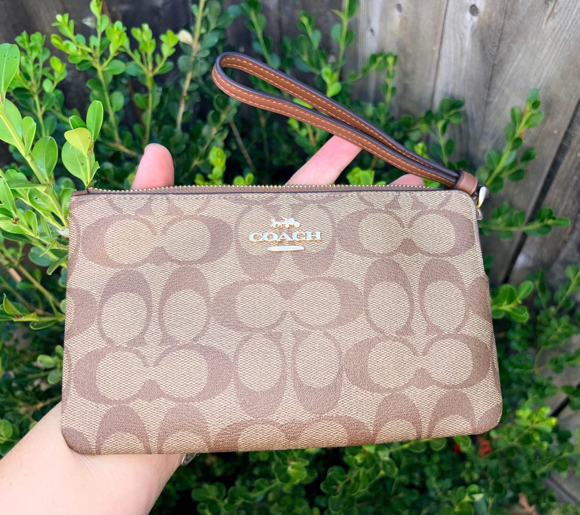 NWOT Large Coach Corner Zip Wristlet In Signature Canvas 2