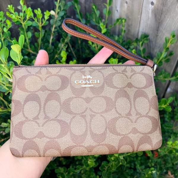 NWOT Large Coach  Corner Zip Wristlet In Signature Canvas