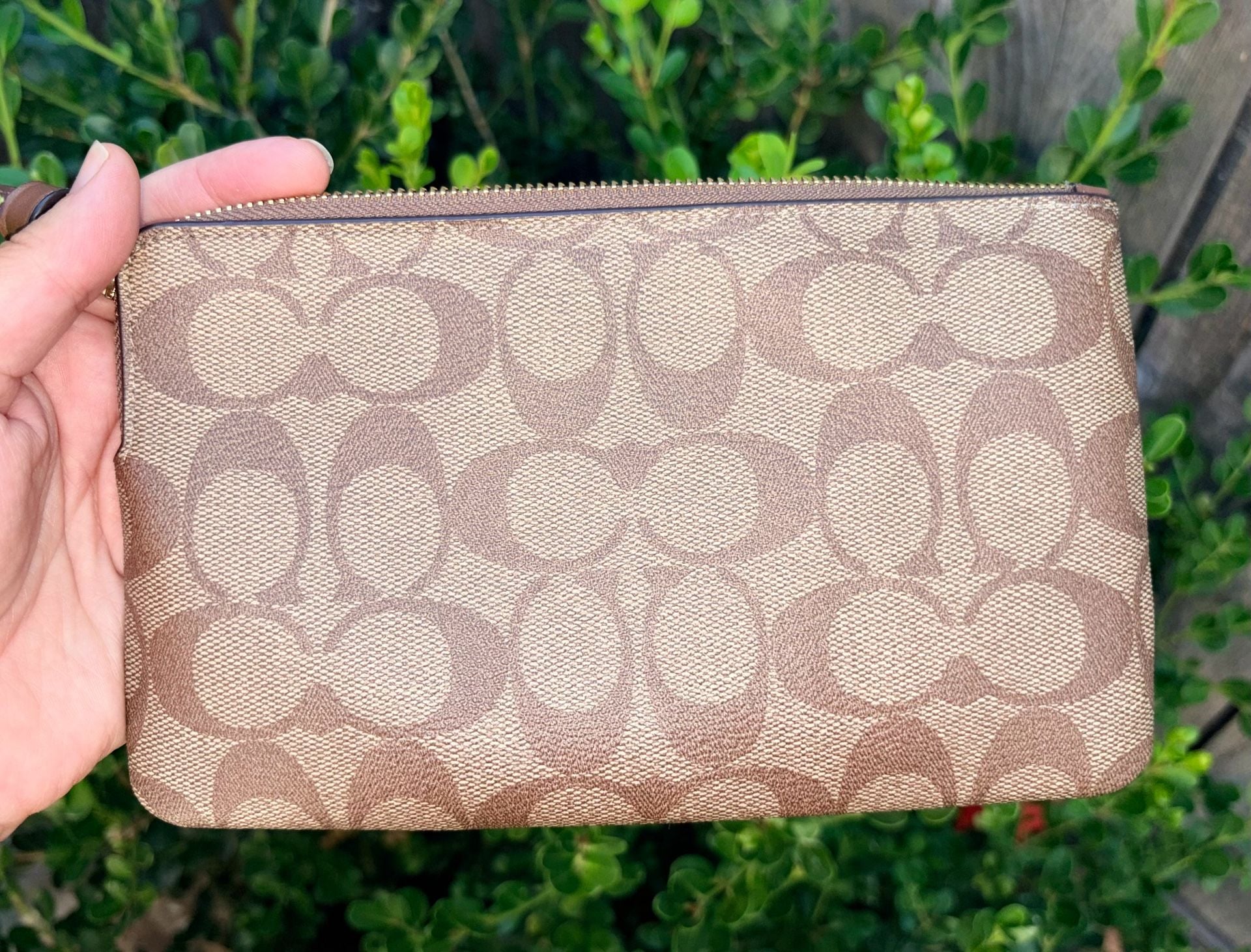 NWOT Large Coach Corner Zip Wristlet In Signature Canvas 4