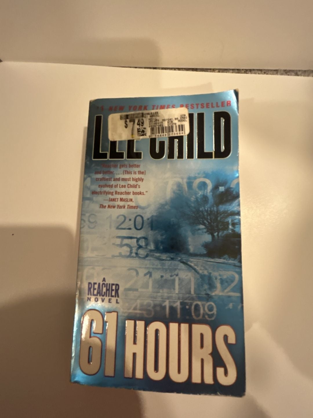 61 Hours: A Jack Reacher Novel by Lee Child 1