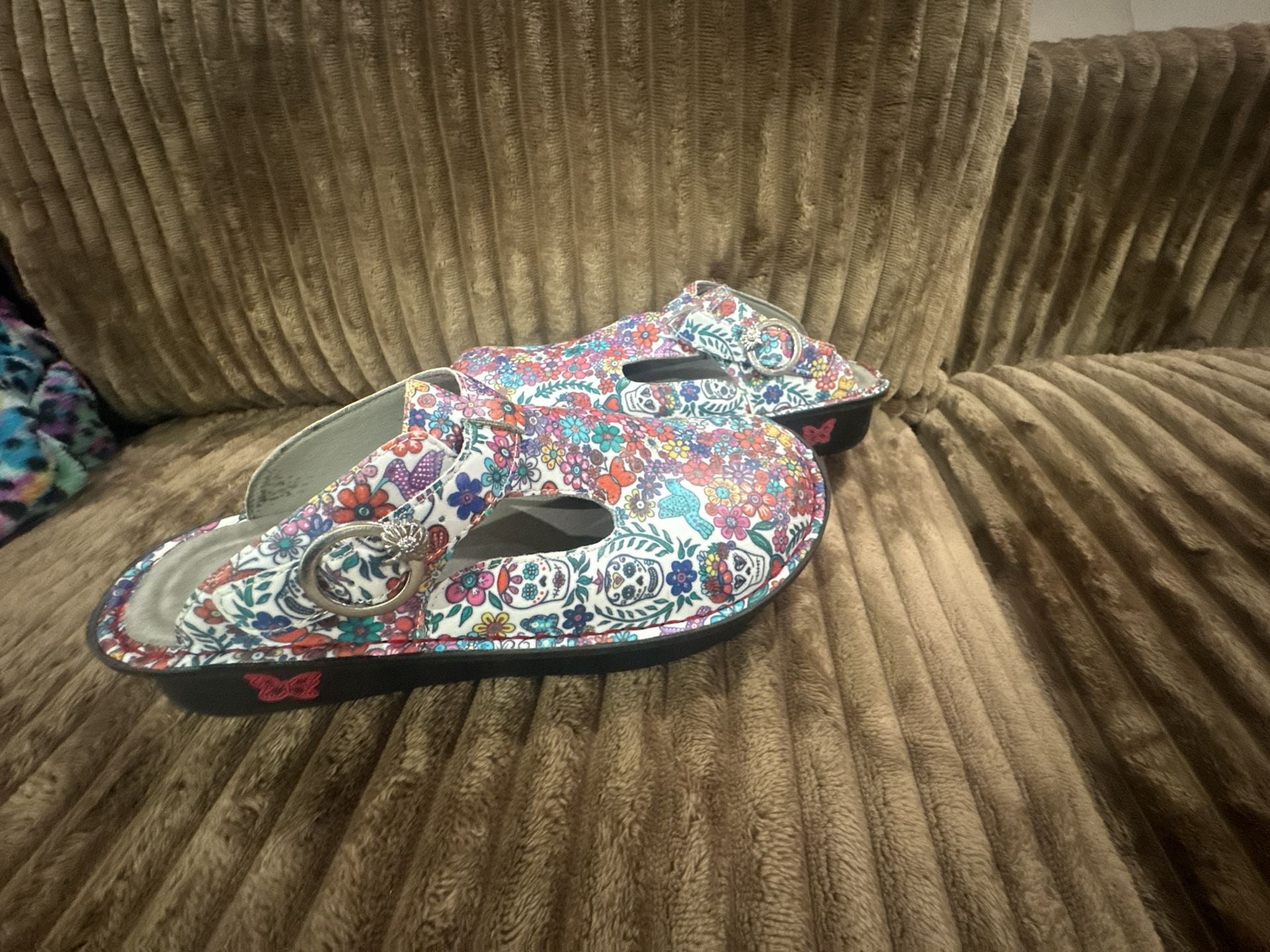 Alegria Classic Clog Shoes Ofrenda White Sugar Skull Floral Nursing Clogs 2