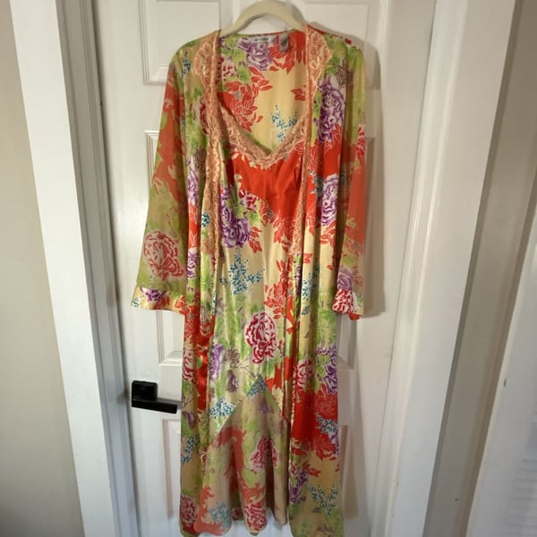 Vintage Delicates Floral Satin Chemise and Matching Robe Set Medium