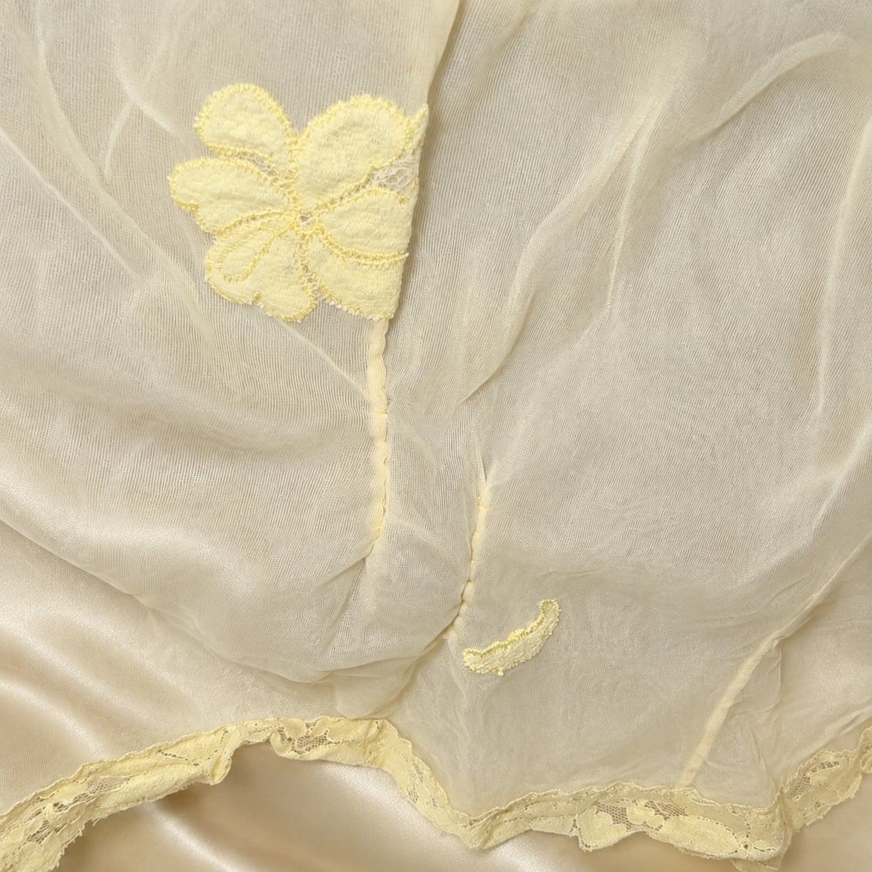 Vintage Eppie Dressing Gown Light Yellow Sheer Chiffon Lace Size 32 6