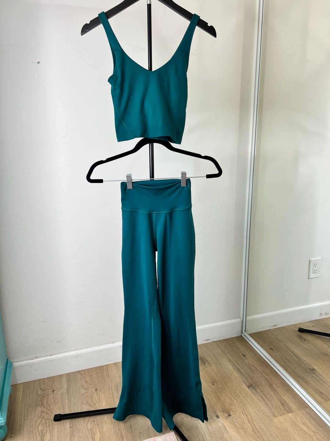 Gilly Hicks Active Recharge Two-Piece Set Teal Crop Tank Top and Flare Leggings 4