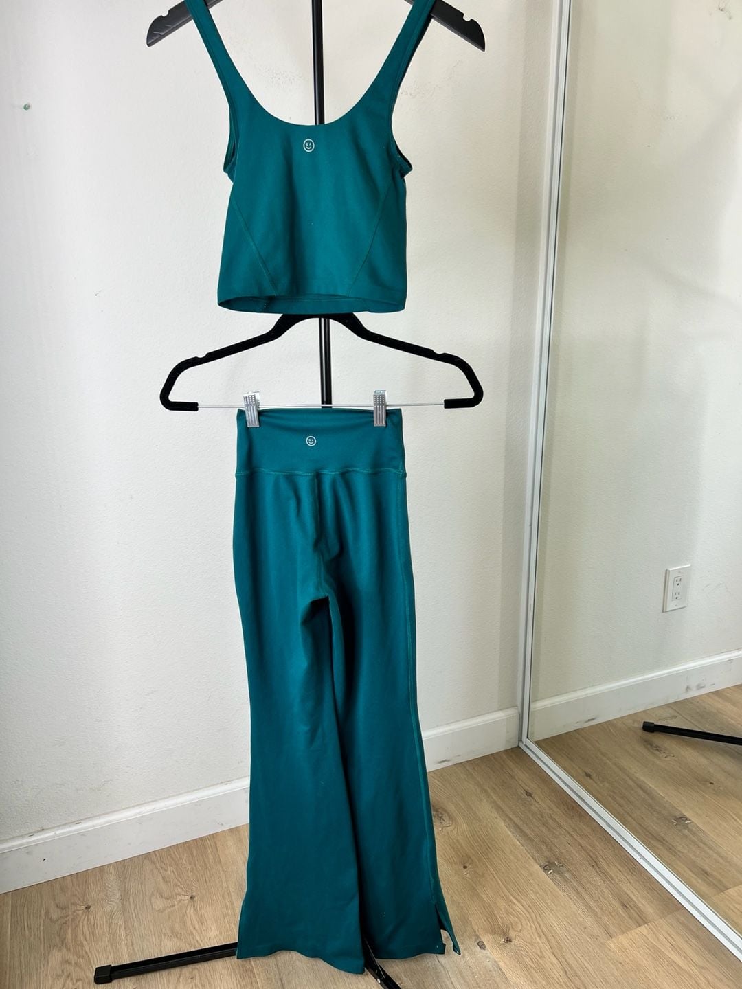 Gilly Hicks Active Recharge Two-Piece Set Teal Crop Tank Top and Flare Leggings 5