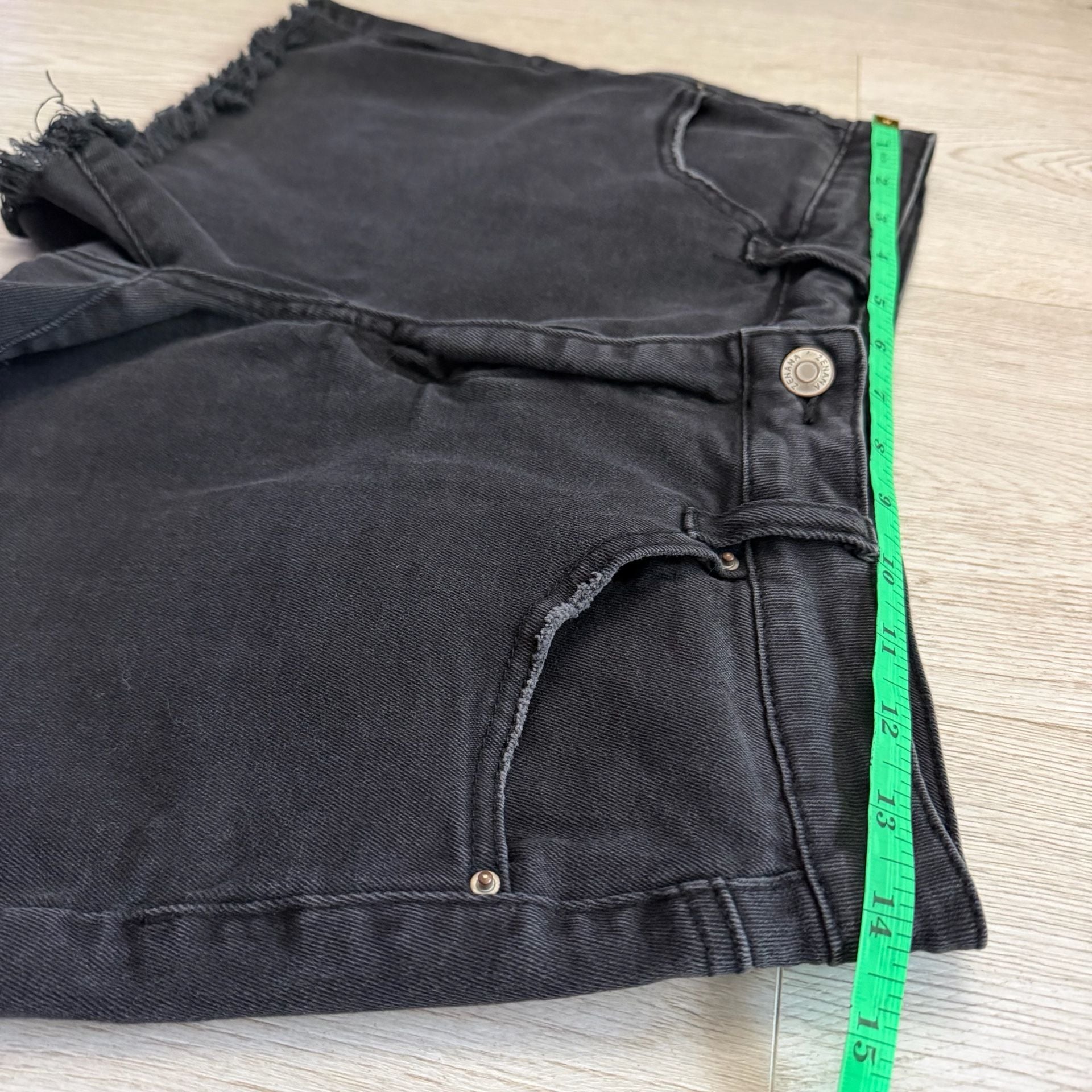Zenana Black Raw Hem Shorts 5