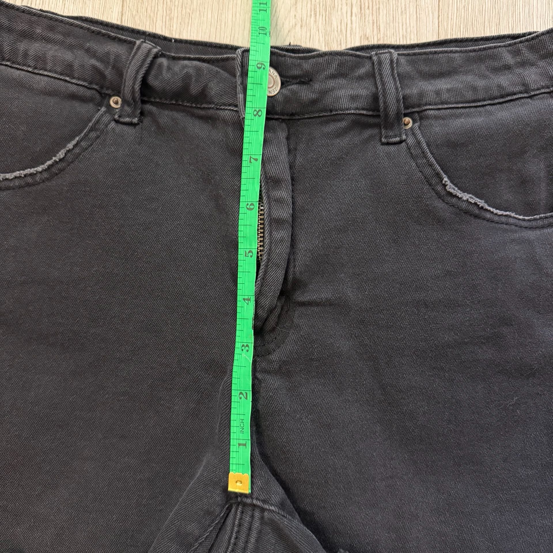 Zenana Black Raw Hem Shorts 6