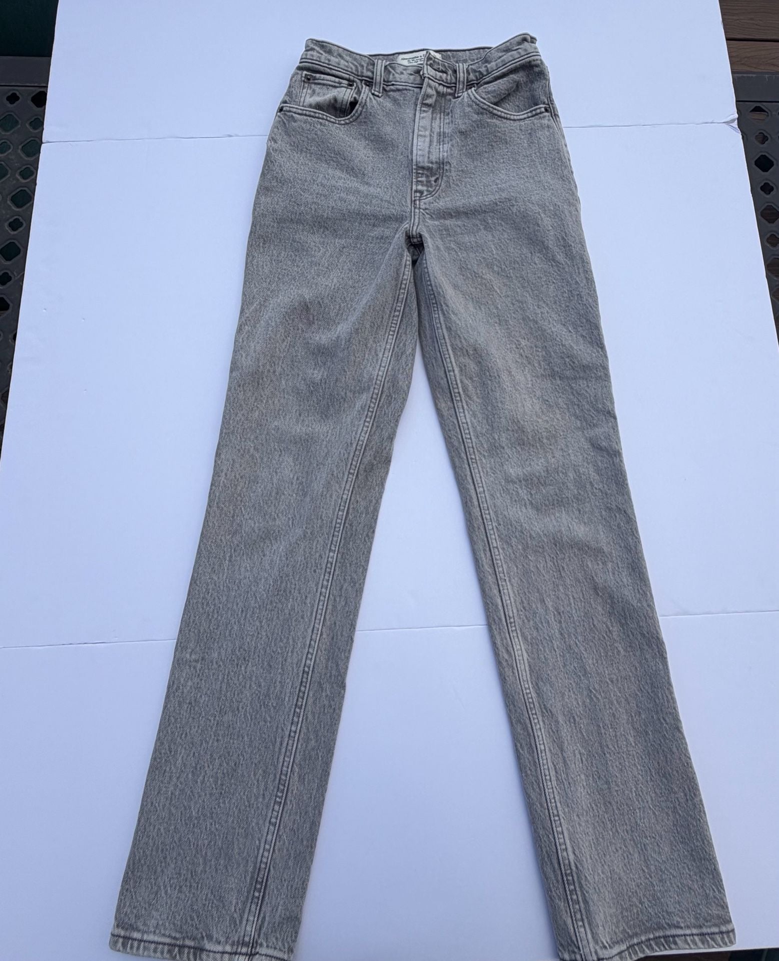 Abercrombie & Fitch The '90s Straight Ultra High Rise Jeans Gray Size 24 / 00R 4