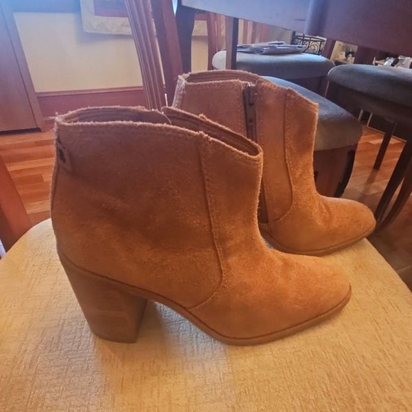 Lucky Brand Pellyon Suede Almond Toe Ankle Booties Camel womens Size 6.5M