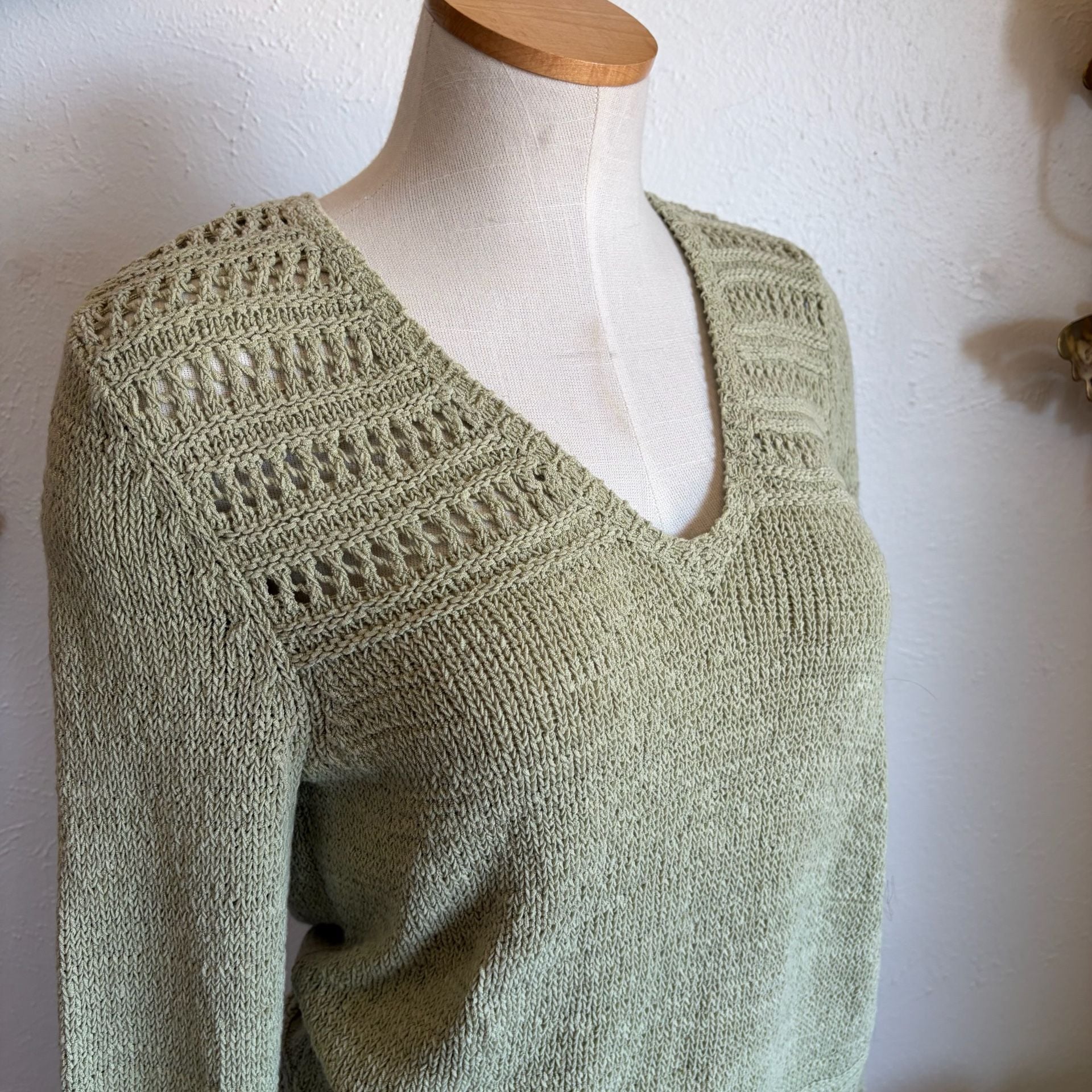 NWT V-Neck Openwork Knit Long Sleeve Sweater M 3