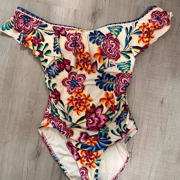 La Blanca Paradiso Ruffle Off-The-Shoulder One-Piece Swimsuit Size 10