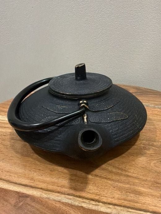 Iwachu Japanese Cast Iron Tetsubin Teapot Dragonfly Pattern with Infuser 2