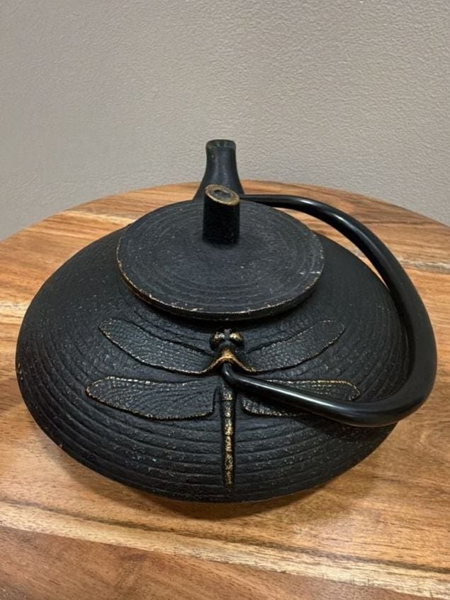 Iwachu Japanese Cast Iron Tetsubin Teapot Dragonfly Pattern with Infuser 4