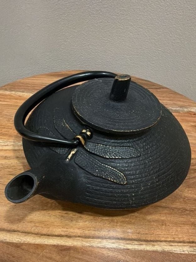 Iwachu Japanese Cast Iron Tetsubin Teapot Dragonfly Pattern with Infuser 3