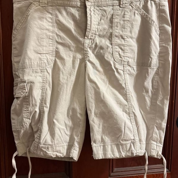 St John's Bay Women's Beige Cargo Shorts Drawstring Hem Size 8P