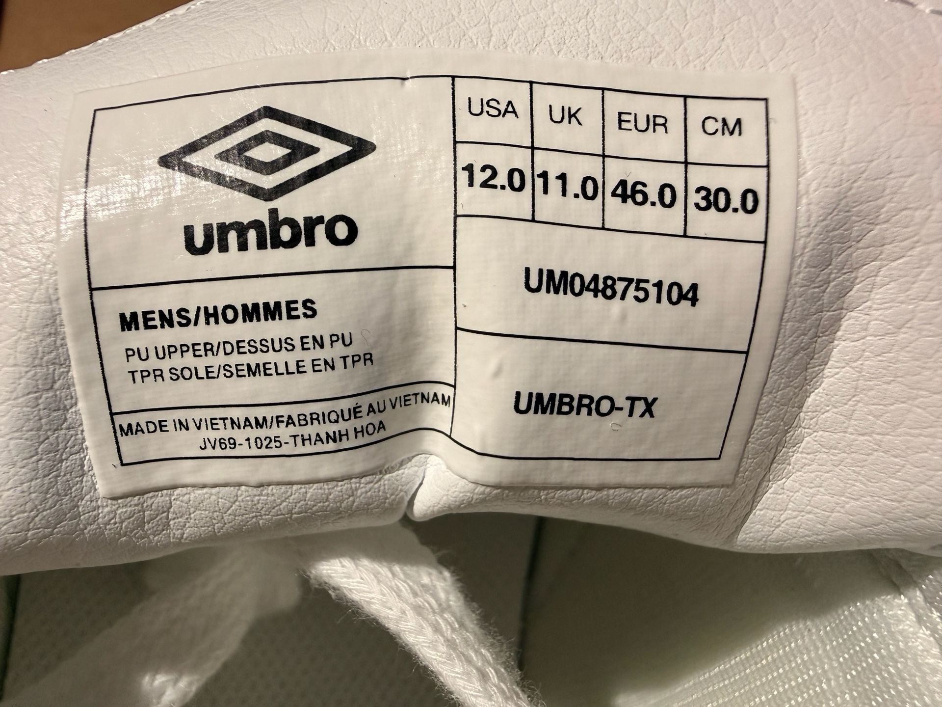 UMBRO-TX Men's White Green Red Gum Sole Indoor Soccer Sneakers Size 12 5