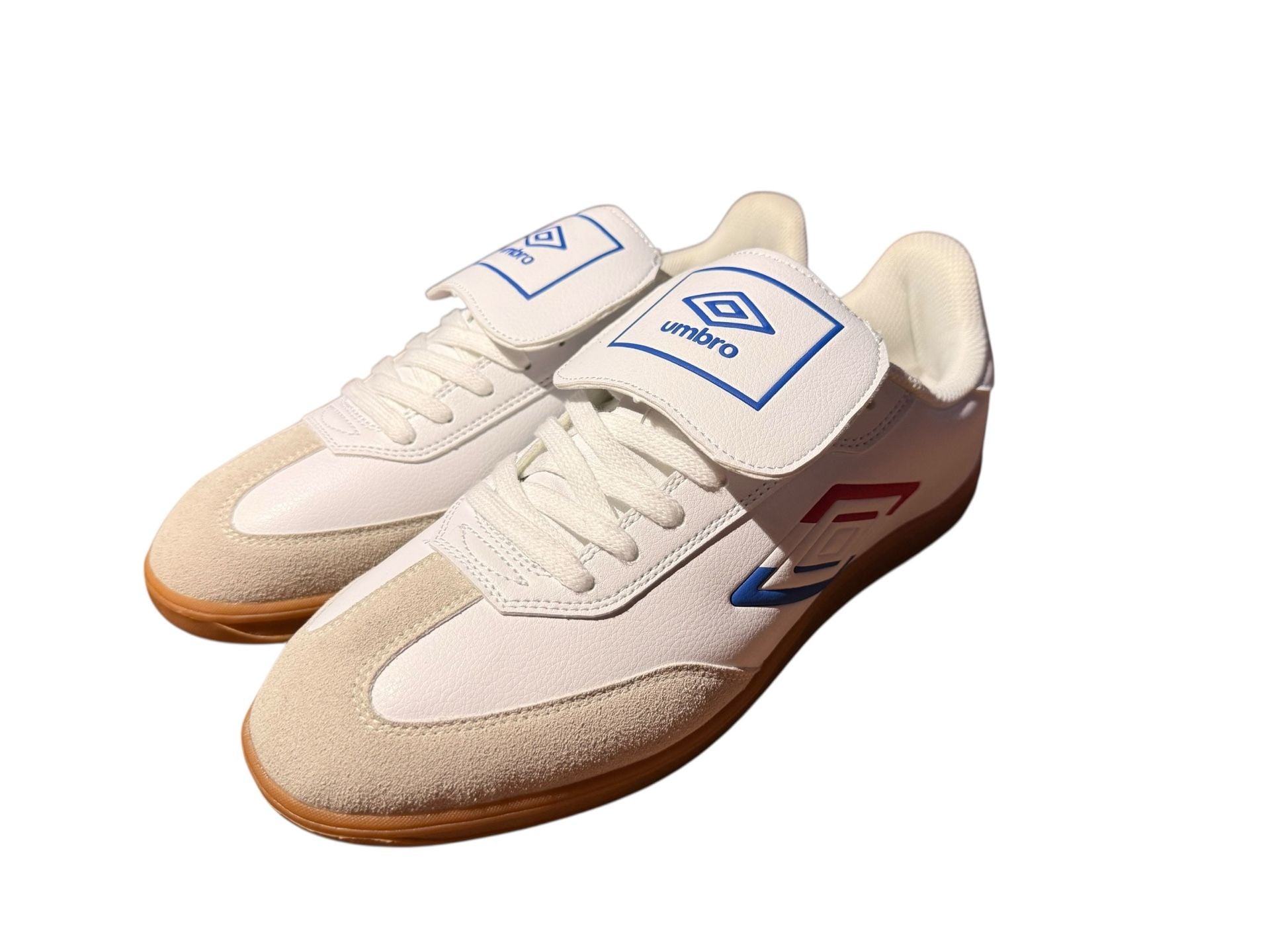 Umbro TX White Red Soccer Sneakers Low Laces Mens Athletic Shoes 8