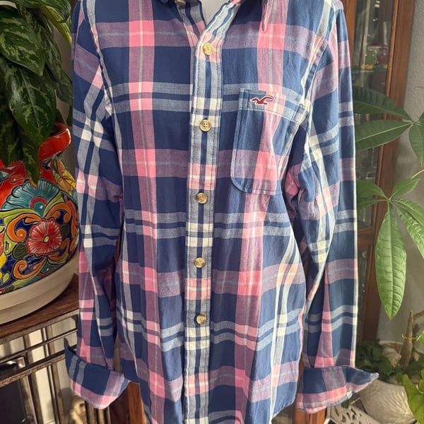 Hollister Men's Plaid Button-Up Shirt 
