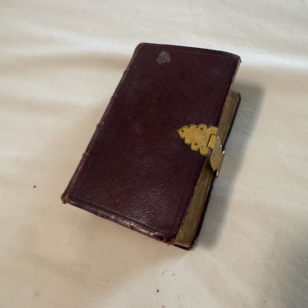 Oxford University Press The Book of Common Prayer 1844 Antique Leather Bound Church Service Book with Brass Clasp
